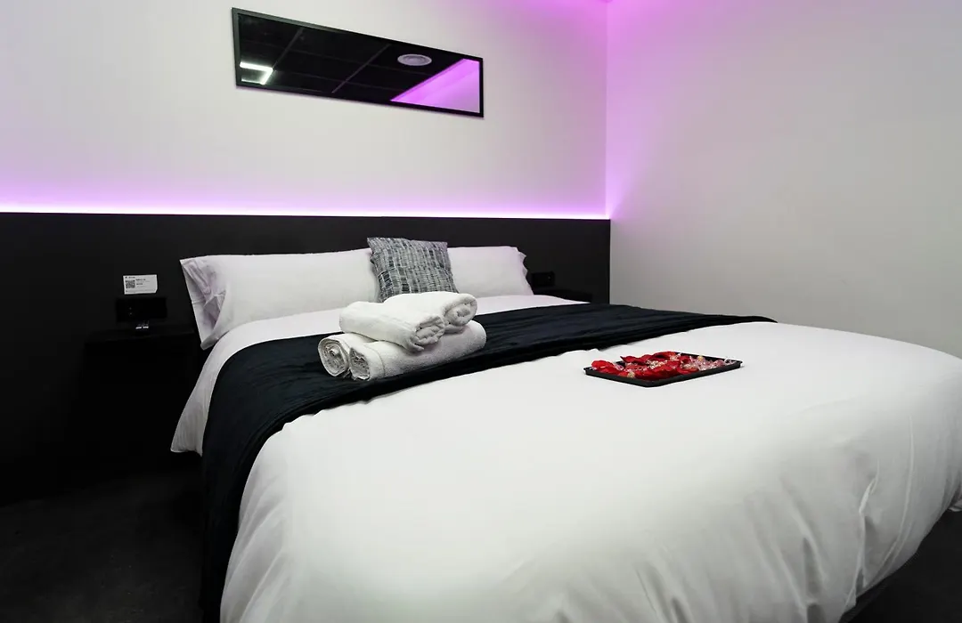 Mad Rooms-1